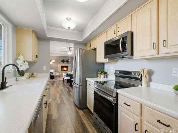 567 S Flower St - Photo 7 of 18