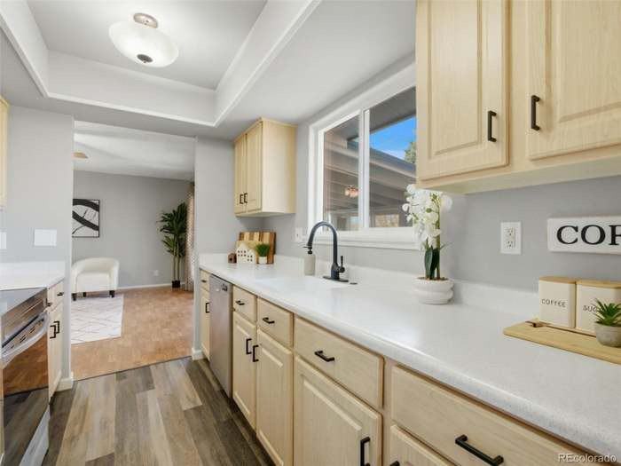 567 S Flower St - Photo 5 of 18