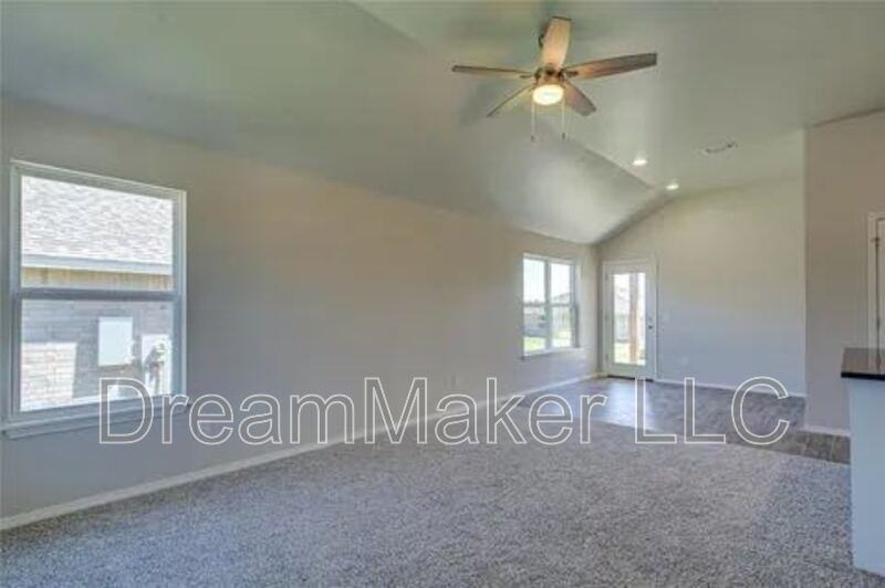 2401 S 28th Ter - Photo 5 of 32