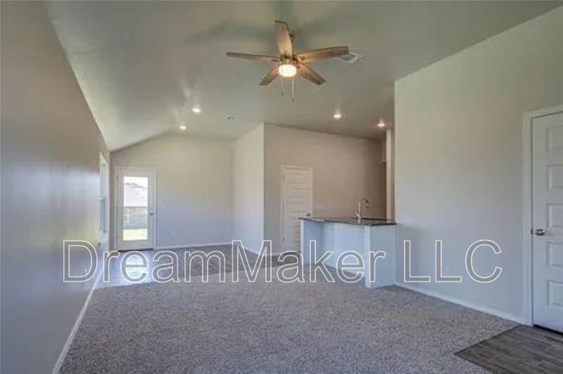 2401 S 28th Ter - Photo 6 of 32