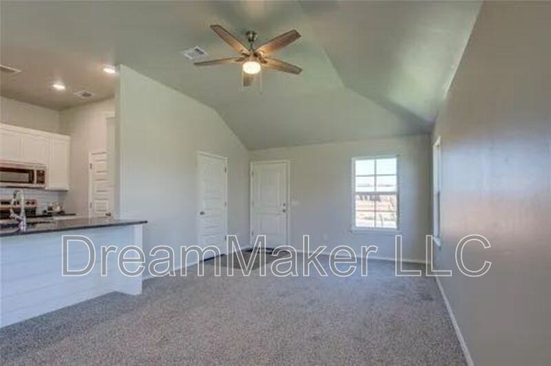 2401 S 28th Ter - Photo 7 of 32