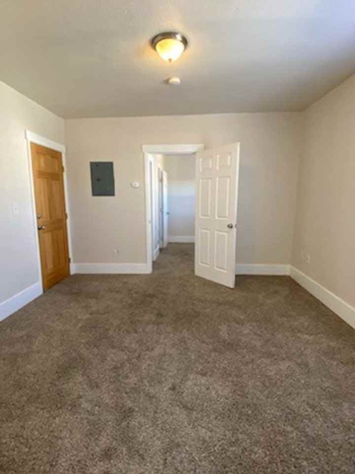 211 N Delaware St - Photo 2 of 34
