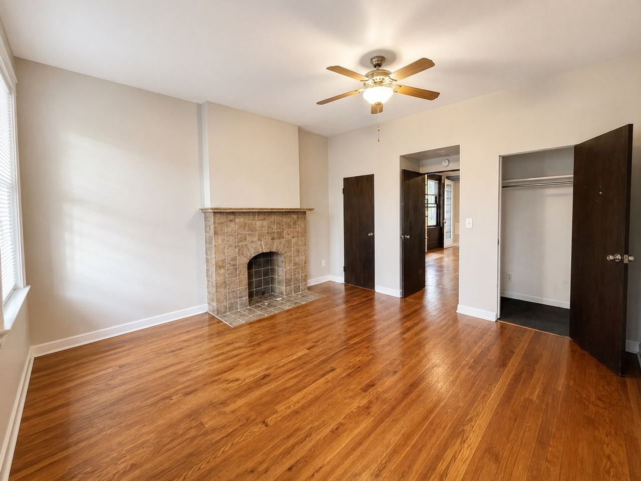 *** Amazing Shadyside Location * Beautiful Apartment Available Now * Walk to Ellsworth & Walnut St. * Renovated *** - Photo 3 of 7