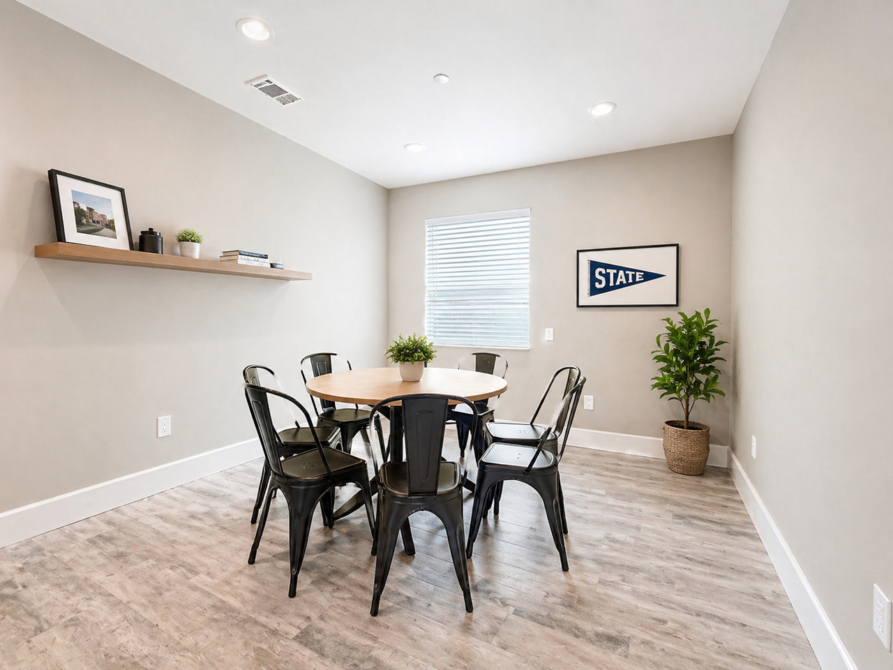 1212 W. 37th Drive - Photo 3 of 27