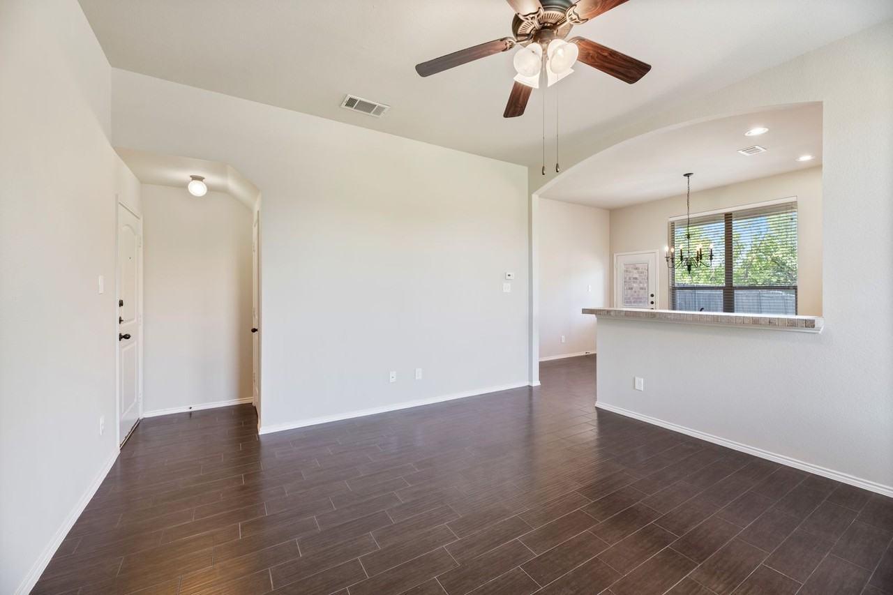 339 Orbit Dr - Photo 4 of 29