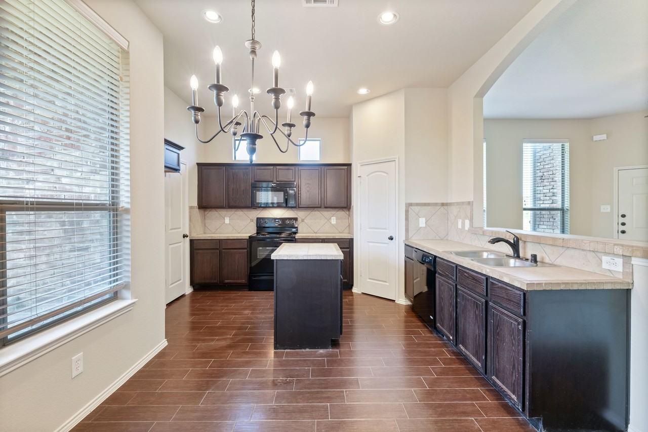339 Orbit Dr - Photo 7 of 29