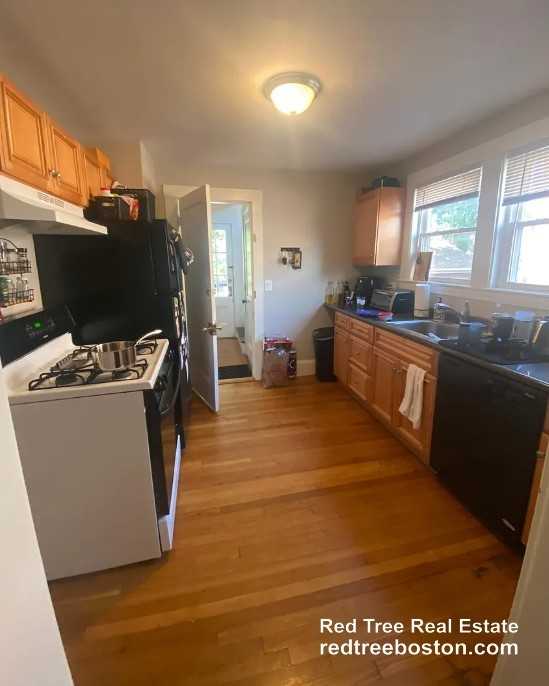 651 Washington St #1 - Photo 4 of 8