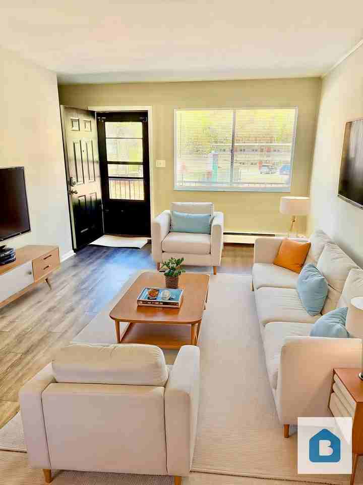 1217 Manitou Avenue - Photo 5 of 7