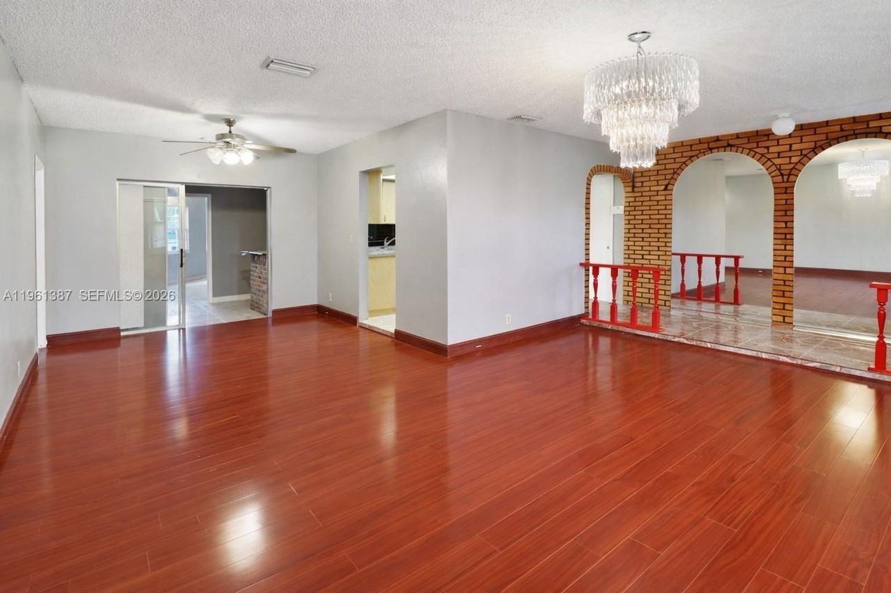 3241 Nw 40th St - Photo 5 of 22