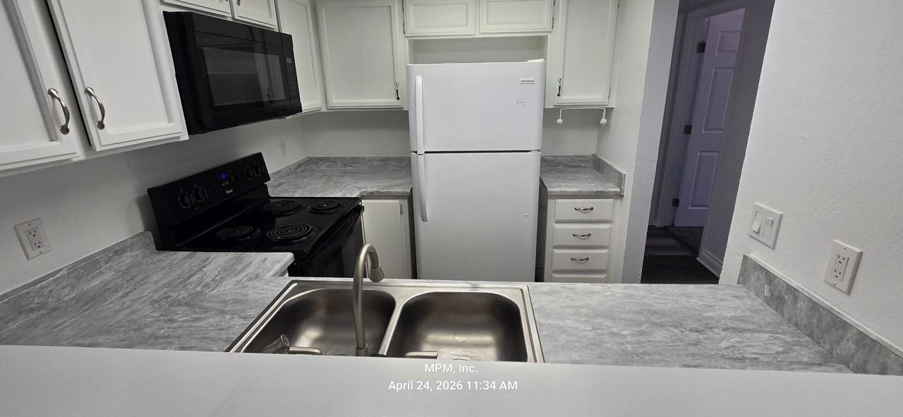 3121 Spring St - Photo 2 of 13
