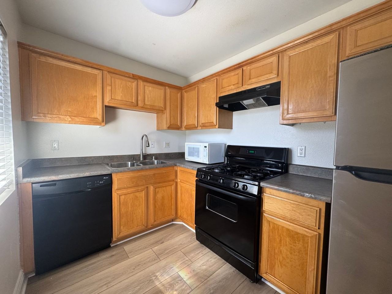 1160 E Lexington Ave #16 - Photo 3 of 8