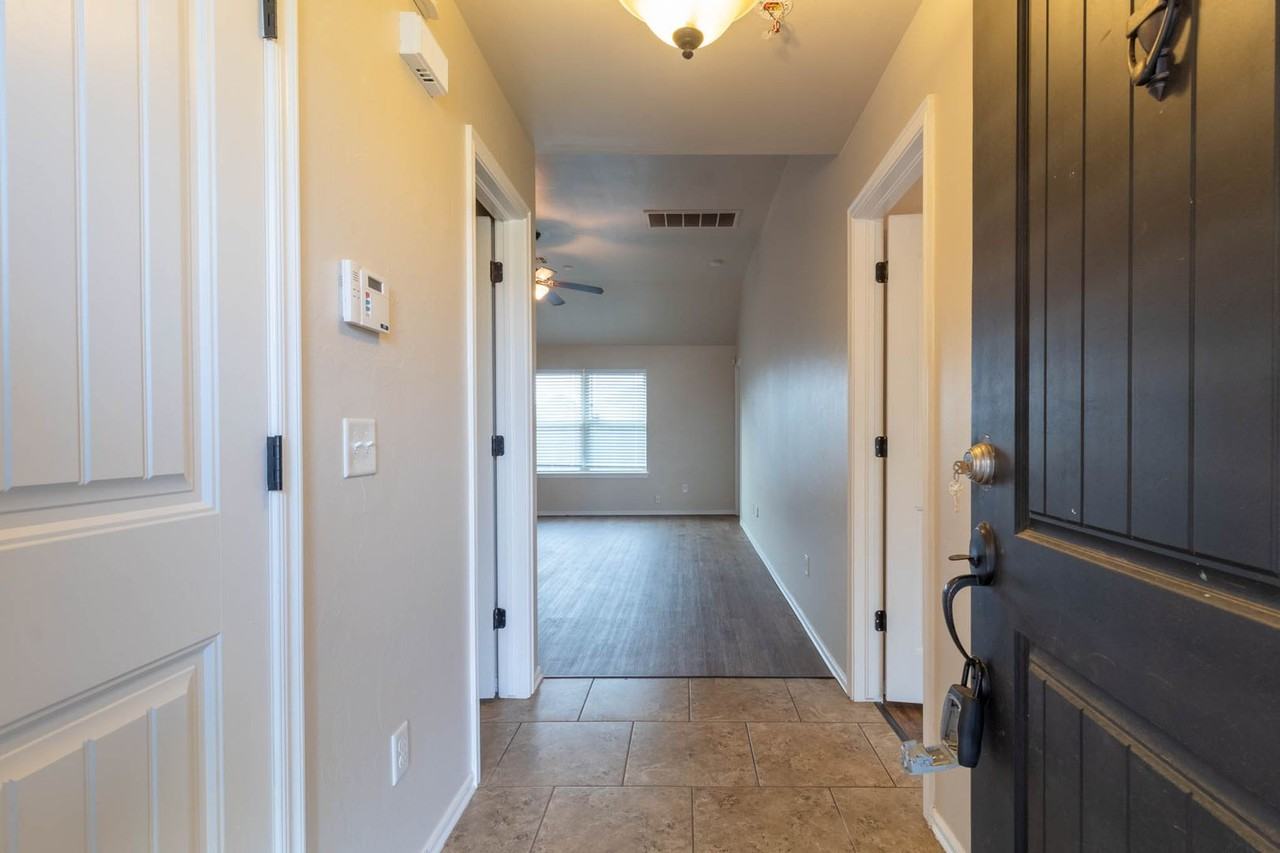 12509 Heritage Oaks Dr - Photo 2 of 19