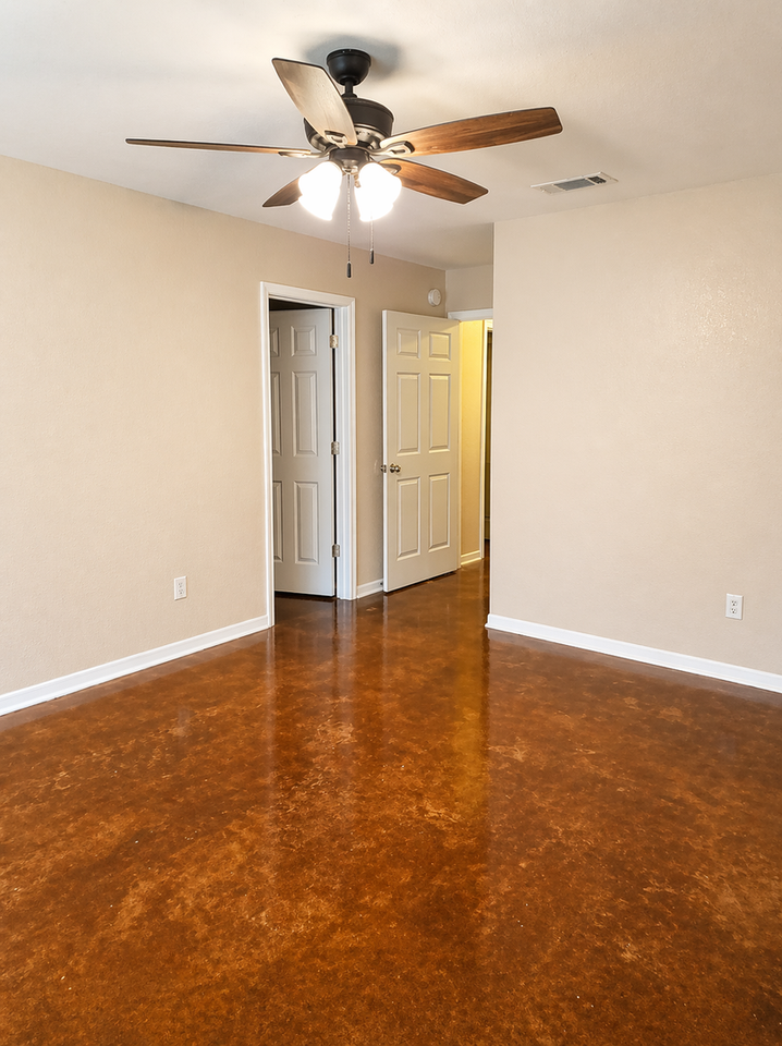 1606 Libby Ln - Photo 3 of 9