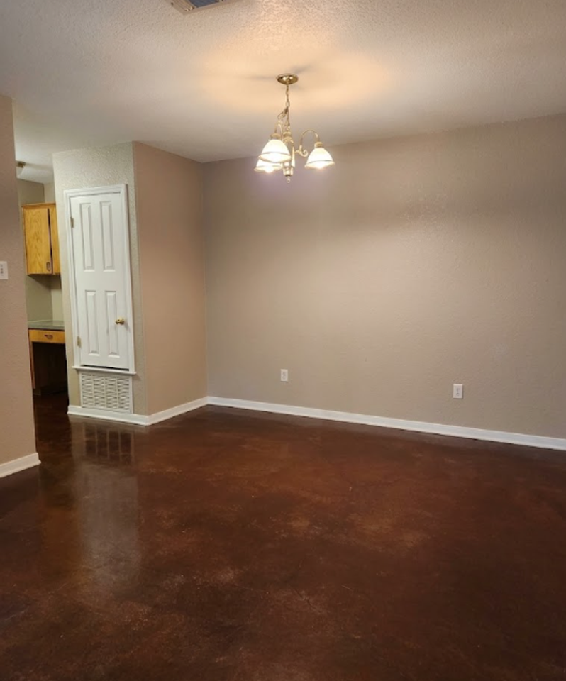 1606 Libby Ln - Photo 2 of 9