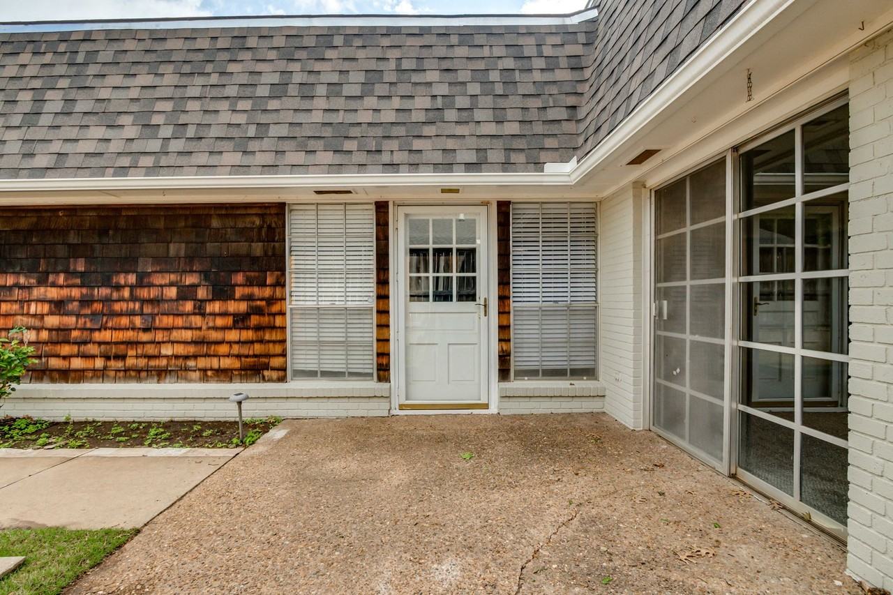2518 Nw 62nd St - Photo 5 of 46