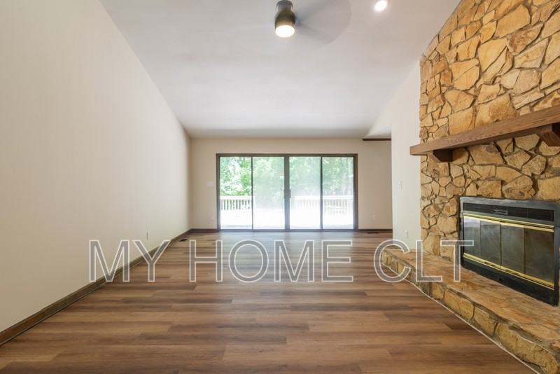 4501 Mountain Island Dr - Photo 3 of 32