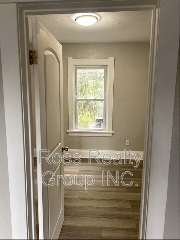 711 Woodstock Ave - Photo 2 of 8