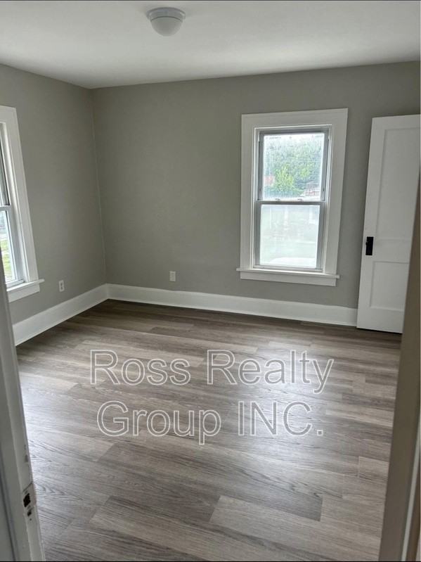 711 Woodstock Ave - Photo 3 of 8