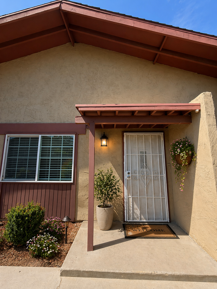 2320 Pinon Springs Cir - Photo 2 of 10