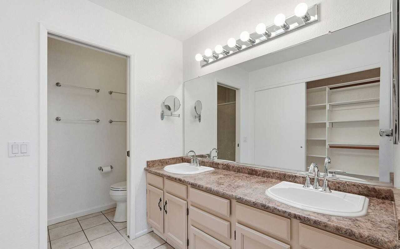 5565 N Sapphire Dr - Photo 5 of 12