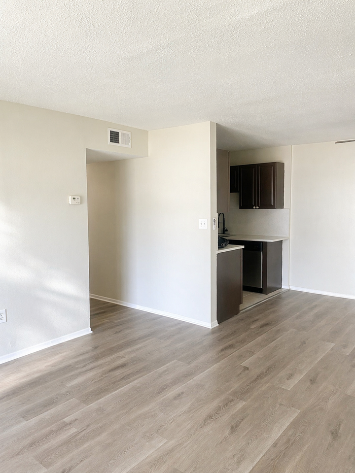 1695 Lee Rd - Photo 5 of 21