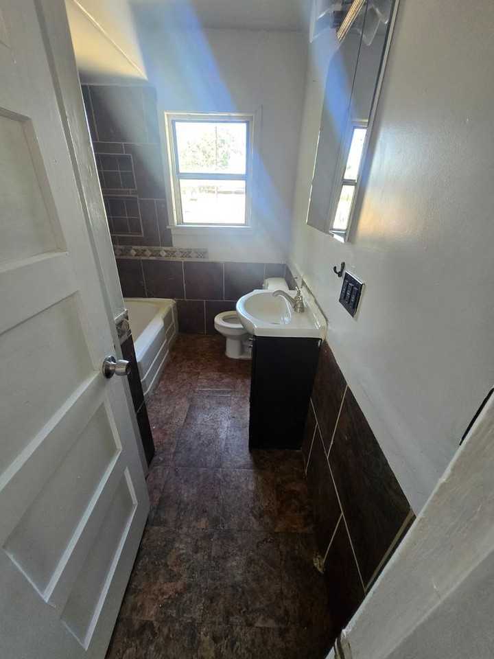 2814 1st Pl - Photo 2 of 9