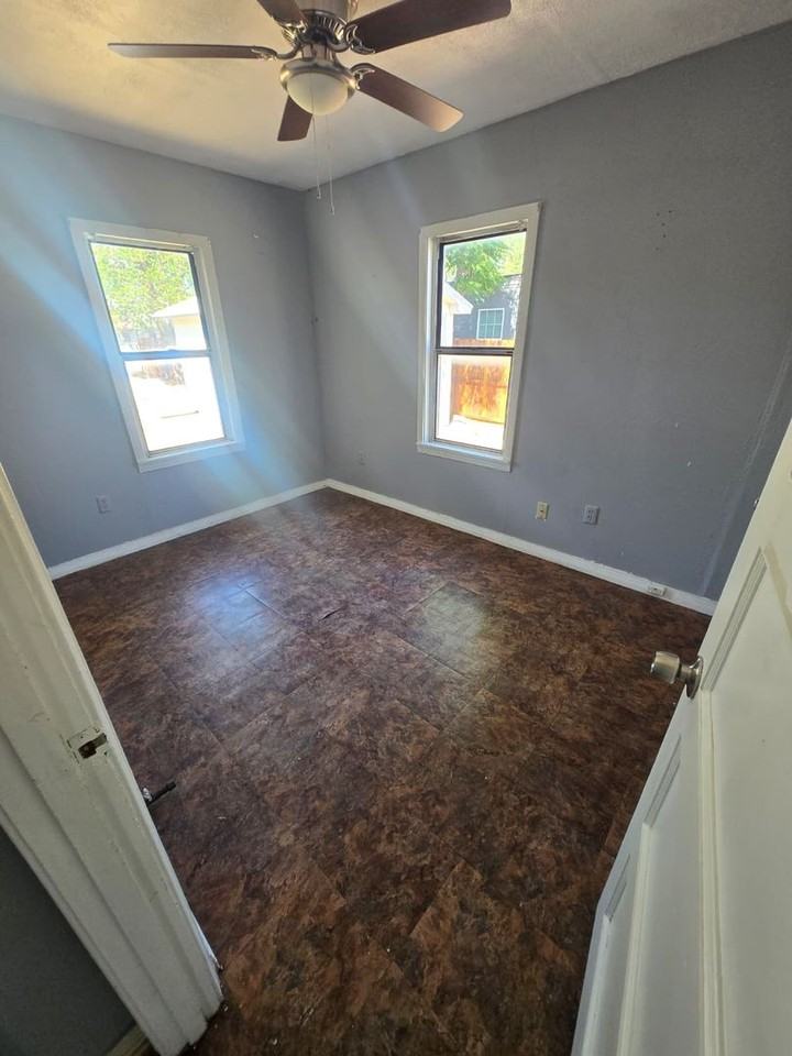 2814 1st Pl - Photo 3 of 9