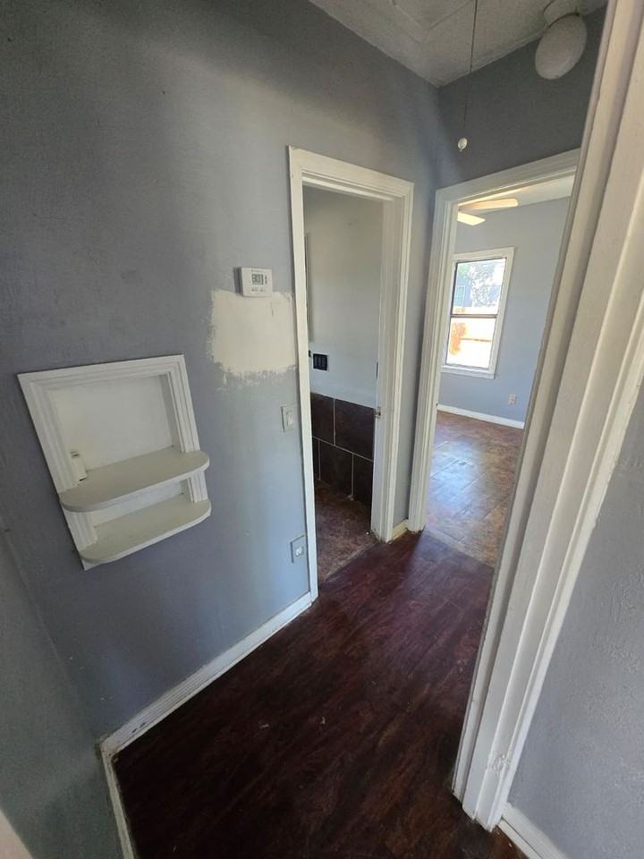 2814 1st Pl - Photo 4 of 9