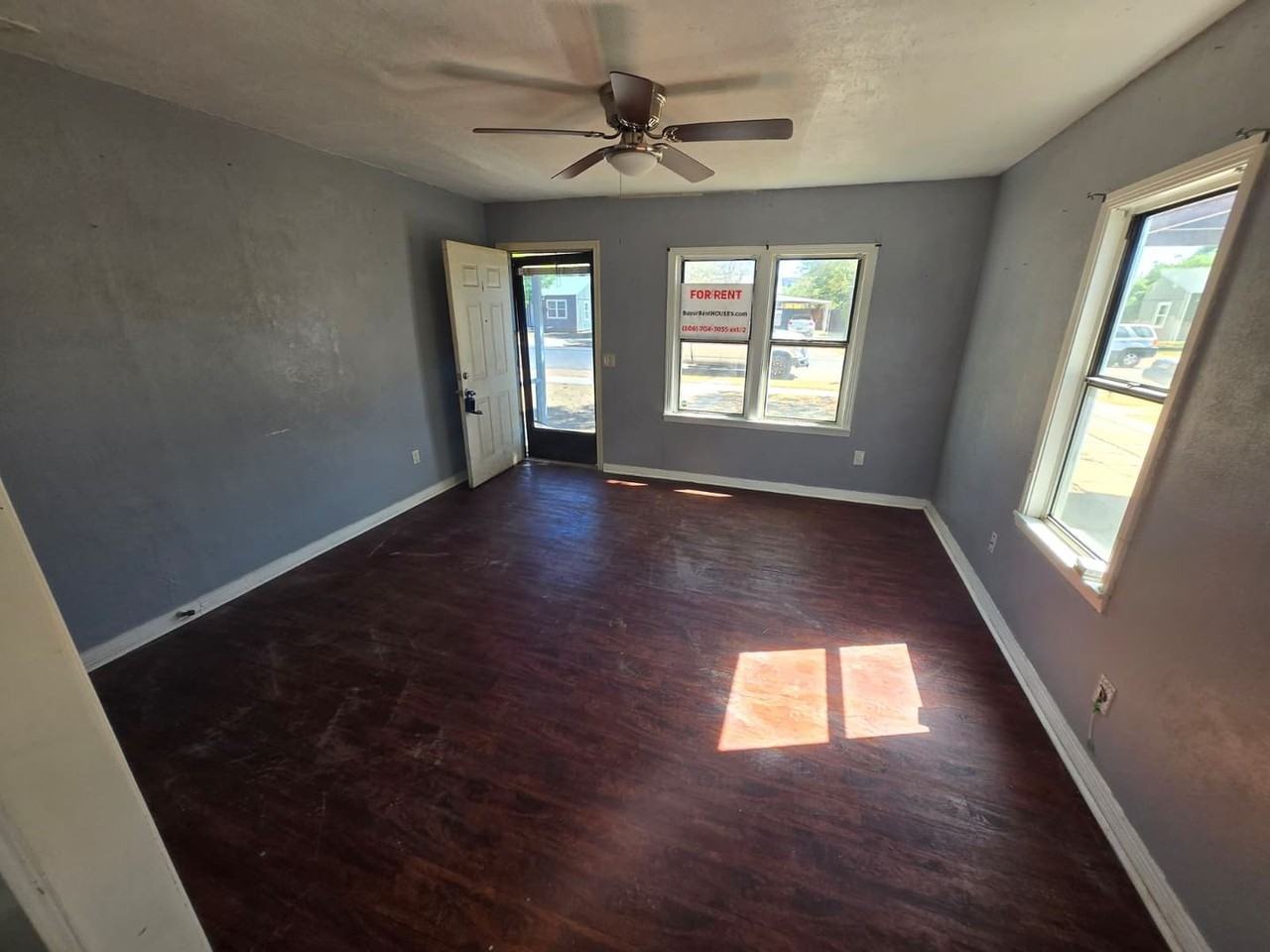 2814 1st Pl - Photo 5 of 9