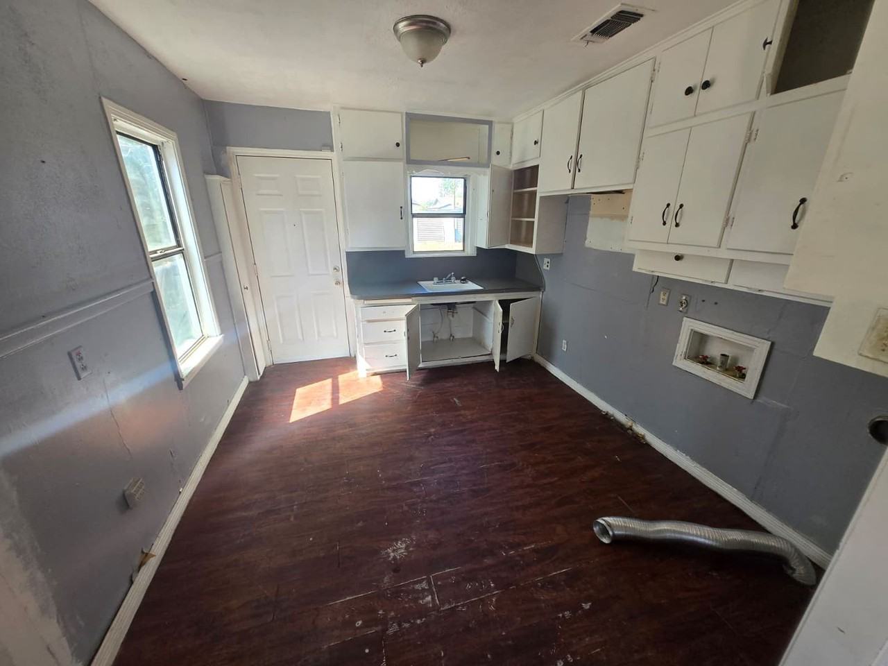 2814 1st Pl - Photo 6 of 9