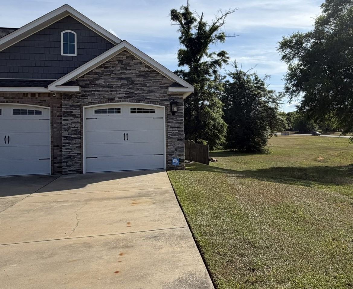 469 Madison Ave - Photo 2 of 23
