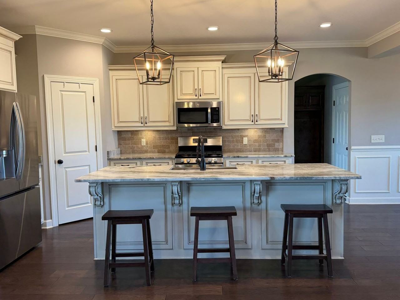 469 Madison Ave - Photo 3 of 23