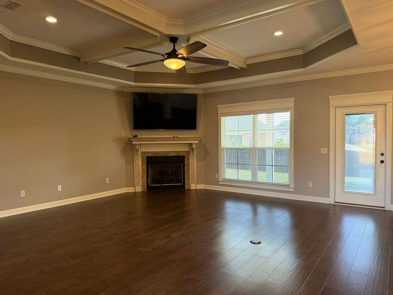 469 Madison Ave - Photo 5 of 23