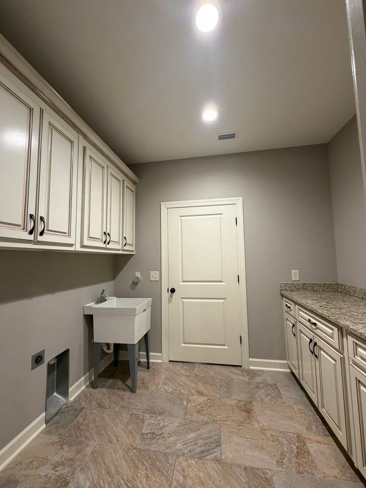 469 Madison Ave - Photo 7 of 23