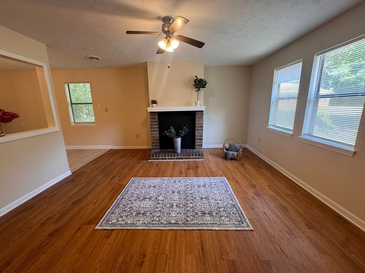 150 Essex Ct - Photo 2 of 9