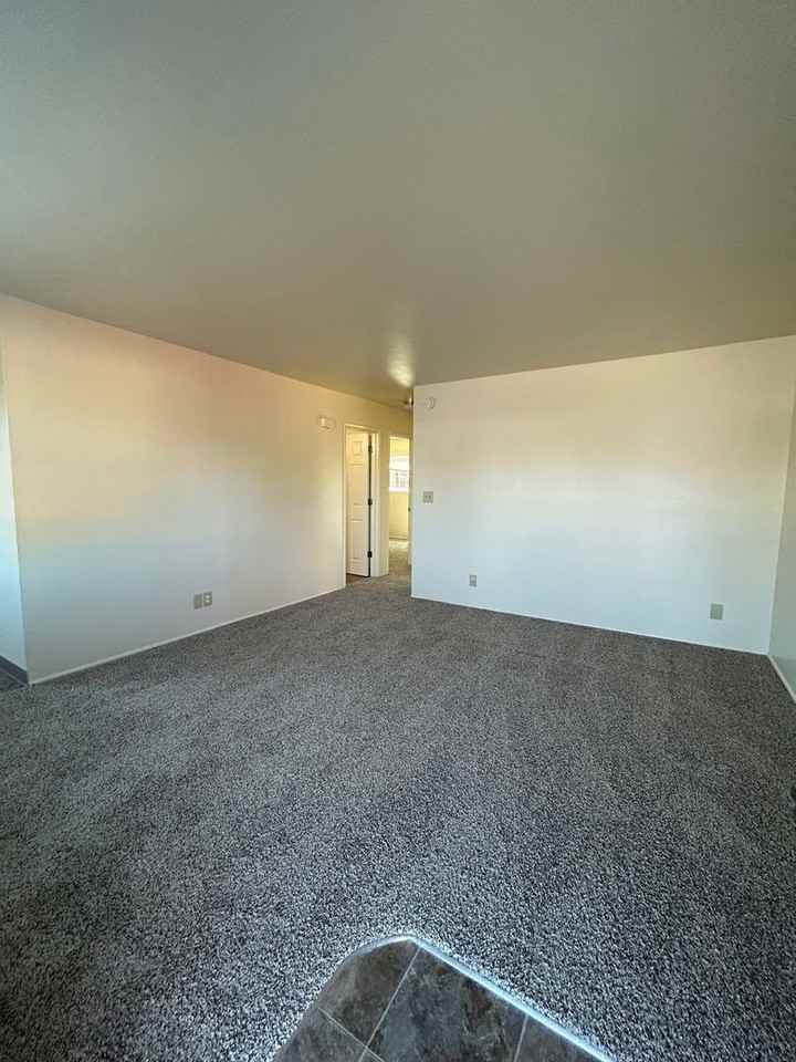 810 18th Ave Sw #05 - Photo 4 of 10