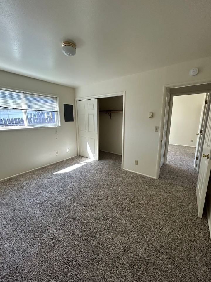 810 18th Ave Sw #05 - Photo 5 of 10