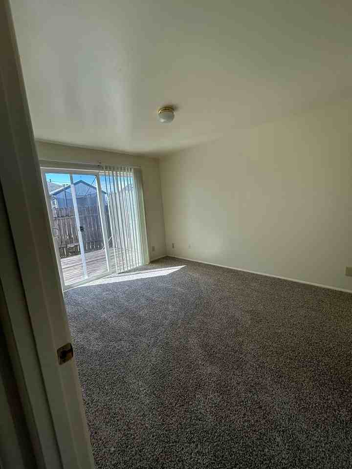 810 18th Ave Sw #05 - Photo 6 of 10