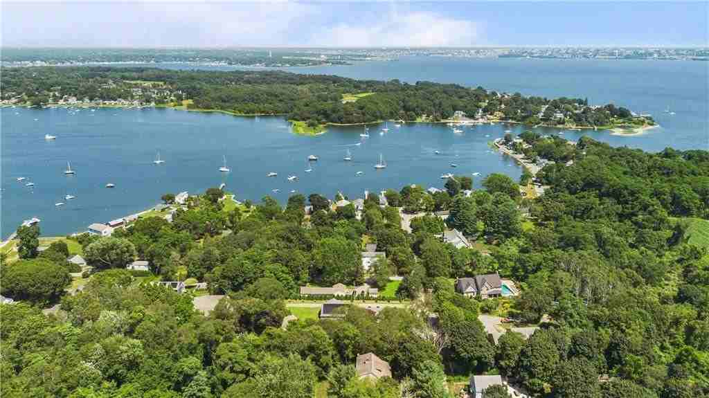 93 Kickemuit Ave - Photo 5 of 34