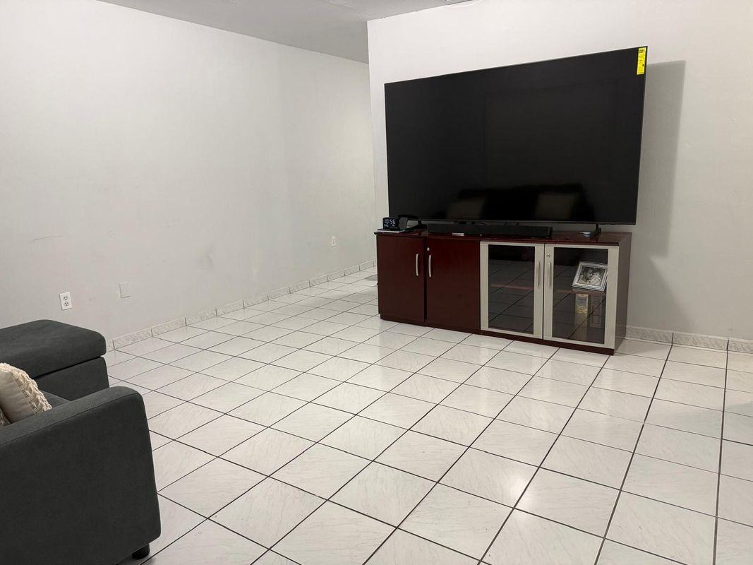 2734 Nw 16th Ter - Photo 4 of 15