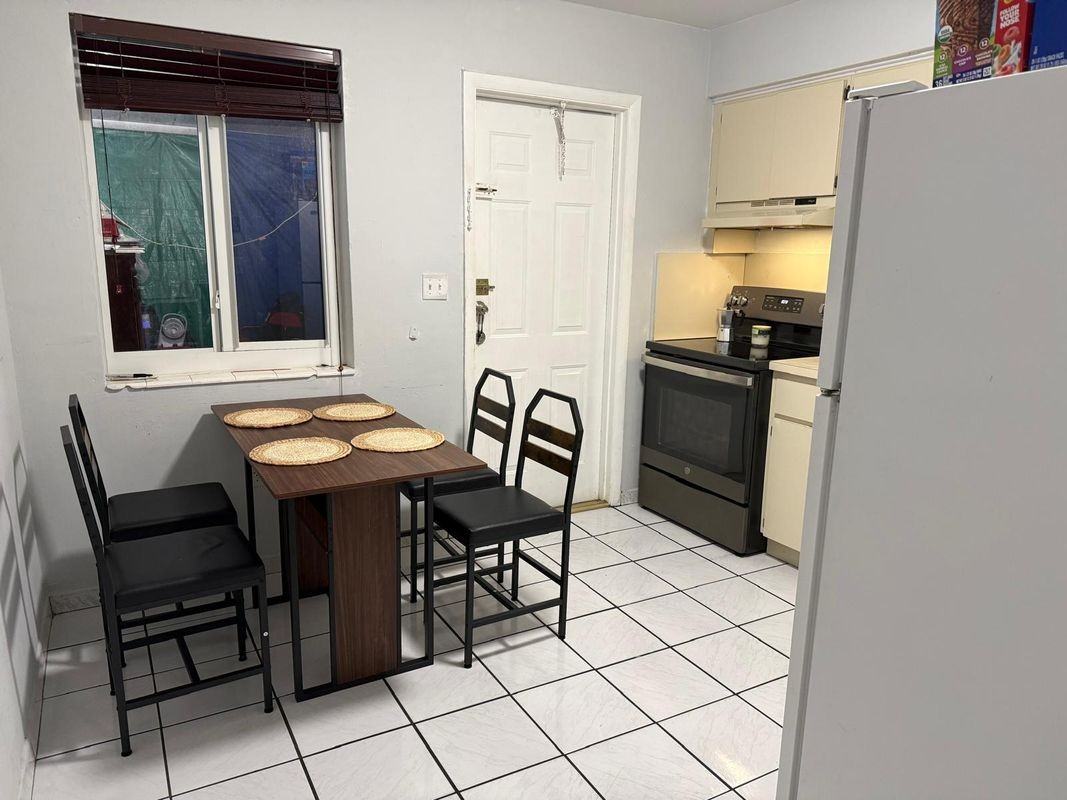 2734 Nw 16th Ter - Photo 5 of 15