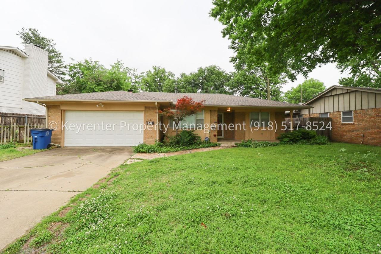 8722 E 30th St - Photo 3 of 35