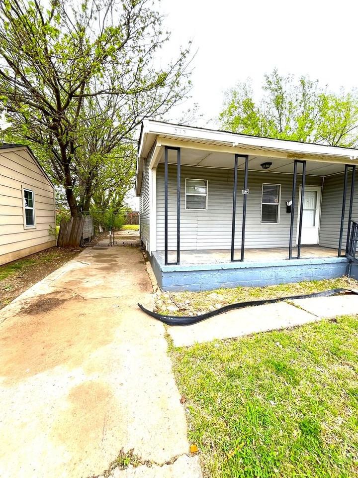 313 W Peach St - Photo 4 of 22