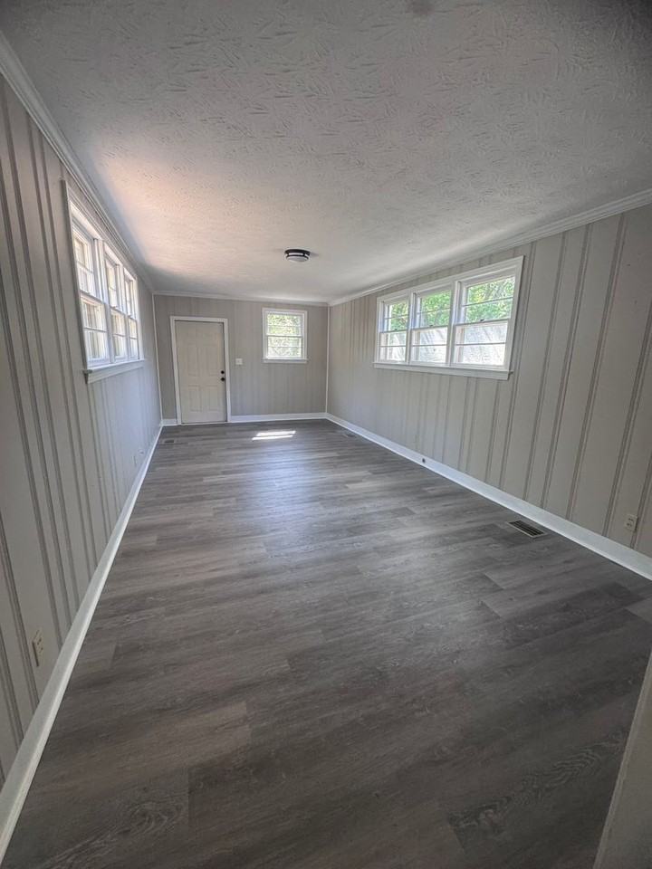 2053 Gorgas St - Photo 2 of 12