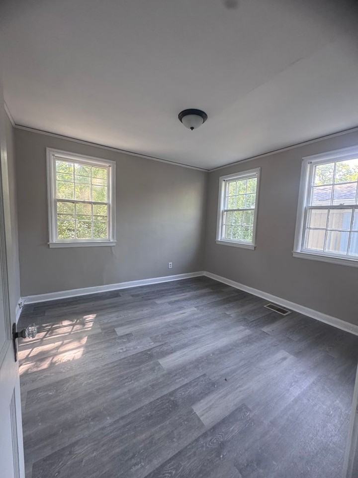 2053 Gorgas St - Photo 5 of 12