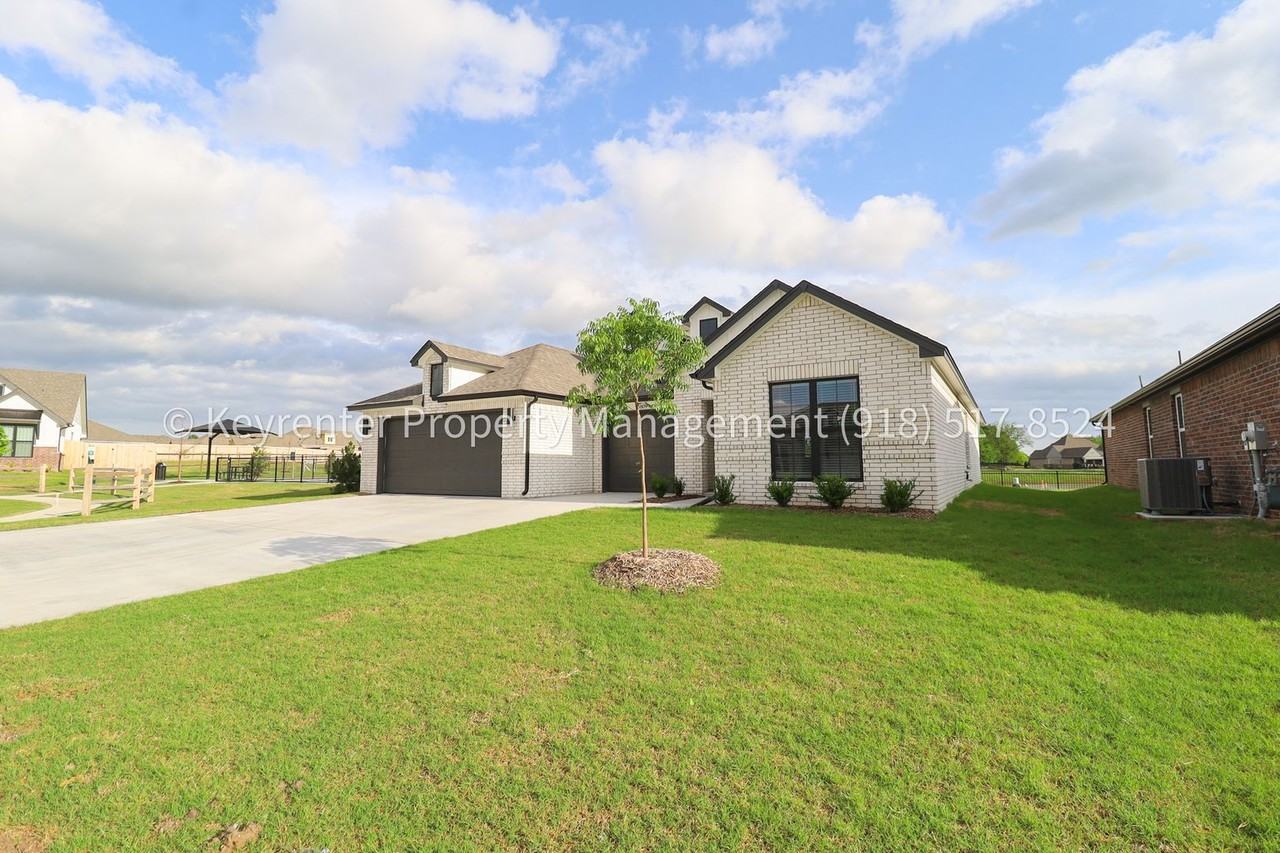 3809 W Laredo St - Photo 2 of 50