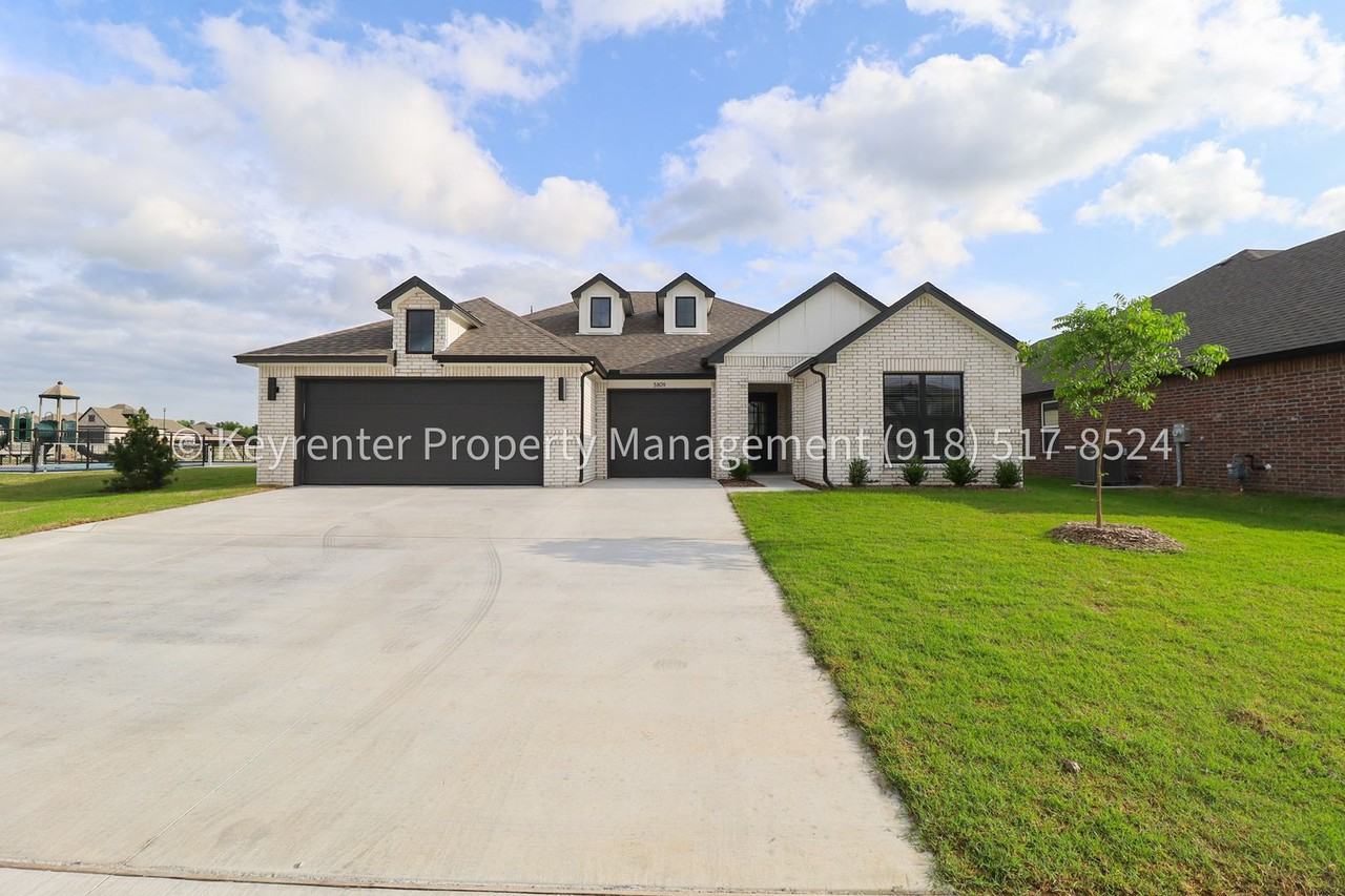 3809 W Laredo St - Photo 3 of 50