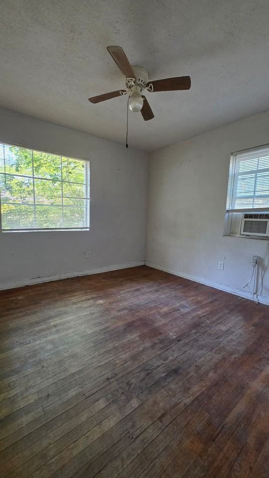 903 7th Ave Apt A - Photo 2 of 4