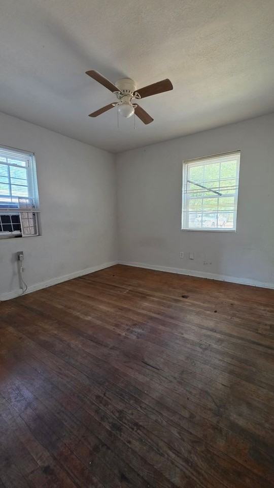 903 7th Ave Apt A - Photo 3 of 4