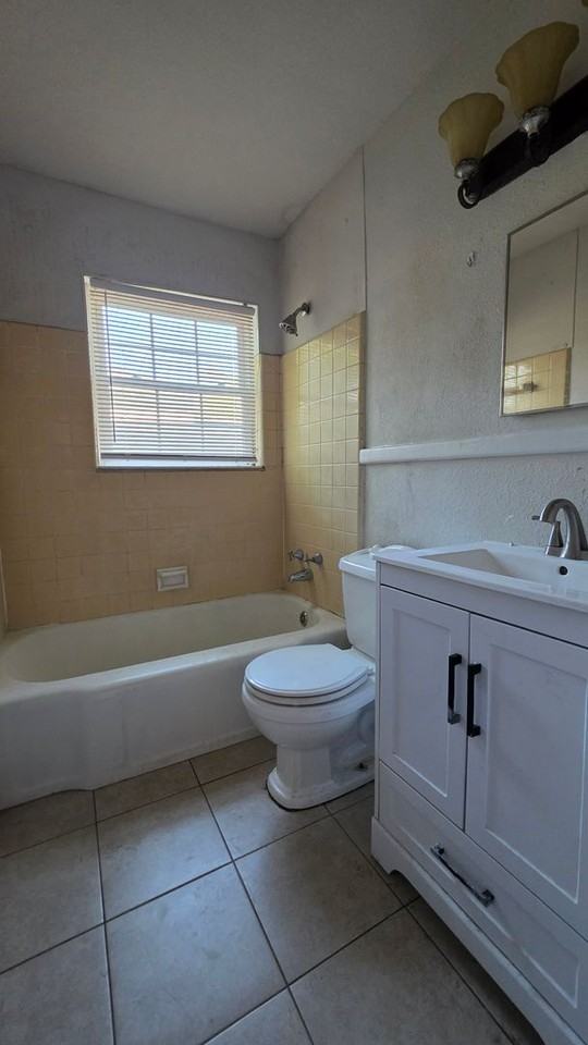 903 7th Ave Apt A - Photo 4 of 4